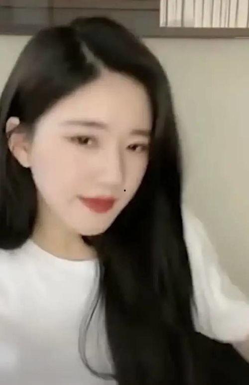 赵露思直播,青春活力与时尚魅力并存