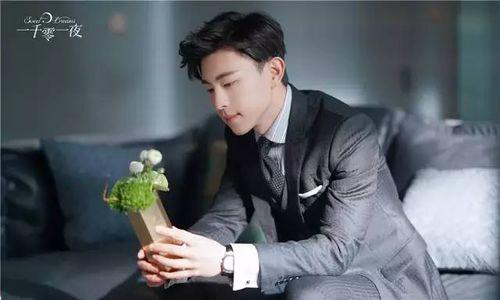 朝阳吃瓜群众 =明星明星宣布新作,明星明星新作即将来袭，粉丝翘首以盼